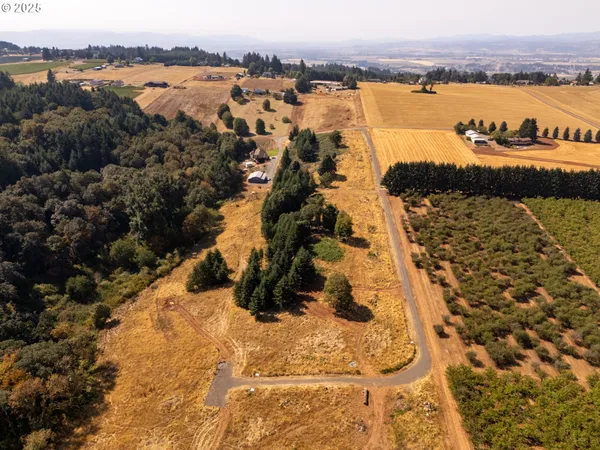 $2,450,000 | 13 Franquette, Amity, OR 97101