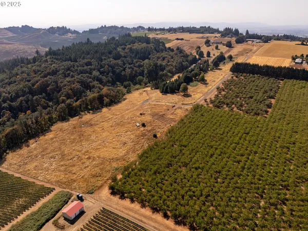 $2,450,000 | 13 Franquette, Amity, OR 97101