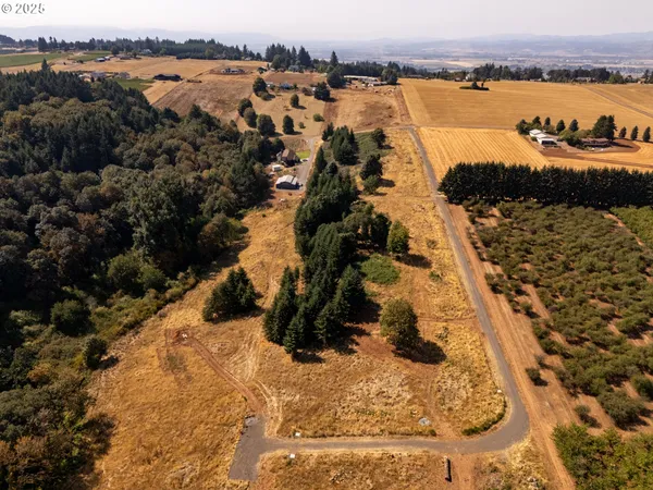 $2,450,000 | 13 Franquette, Amity, OR 97101