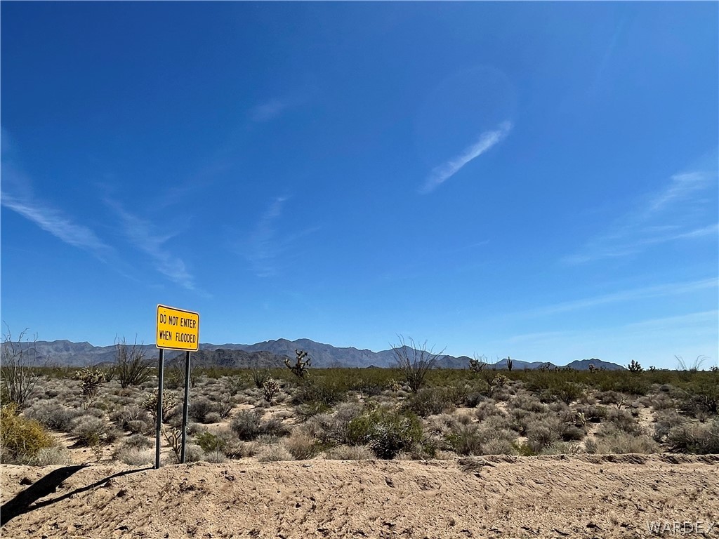 242-05-014 South Gene Autry Road Yucca, AZ 86438 - Photo 6 of 9 a view of a city