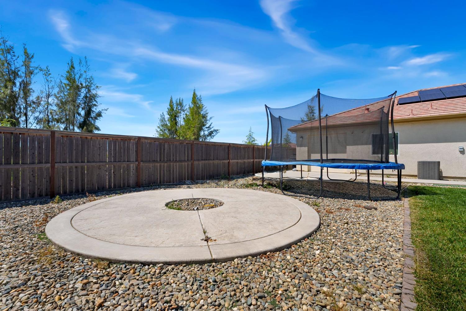 2074 Abbeylane Way Olivehurst, CA 95961 - Photo 27 of 39 a view of a backyard with a tub