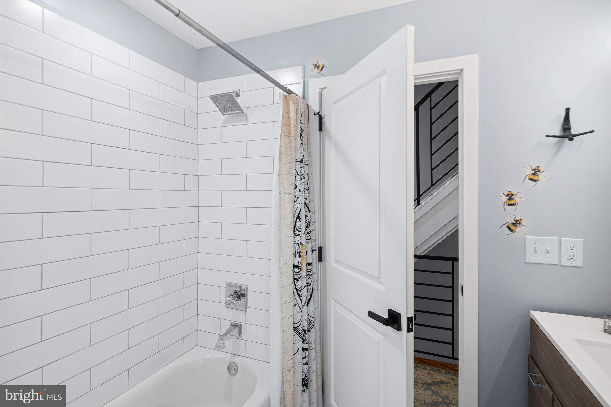 1330 South 16th Street Philadelphia, PA 19146 - Photo 17 of 37 a bathroom with a shower and a bathtub