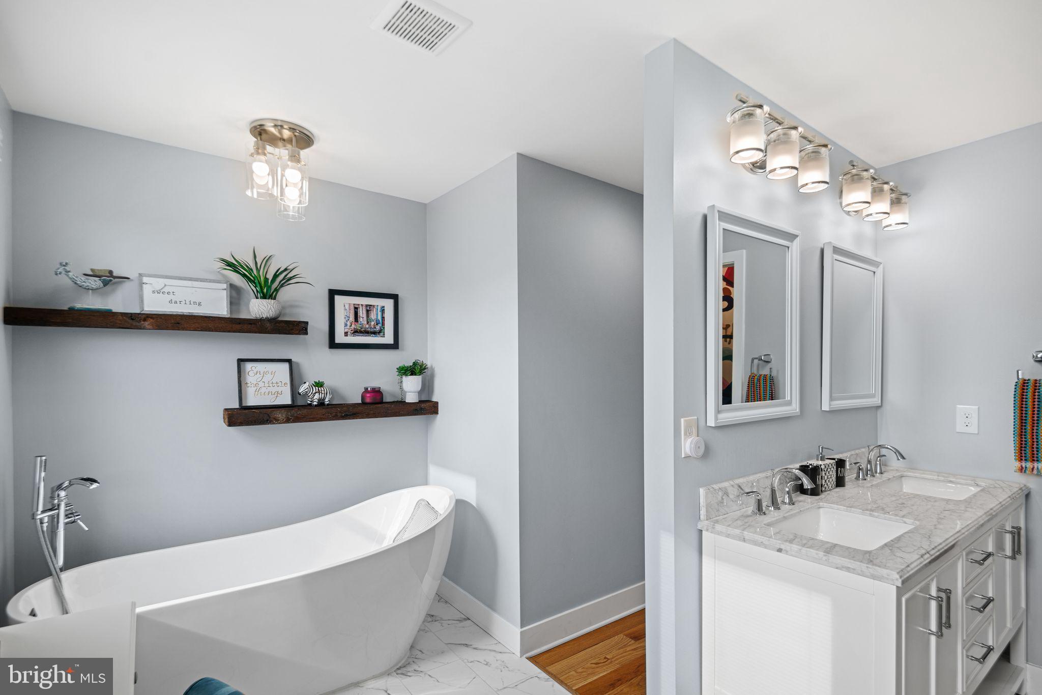 1330 South 16th Street Philadelphia, PA 19146 - Photo 24 of 37 a bathroom with a bathtub sink and mirror