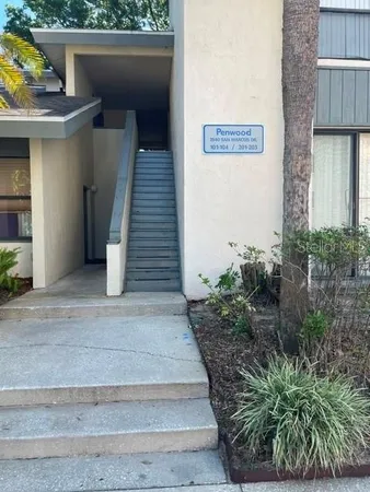 a view of a entrance of the house