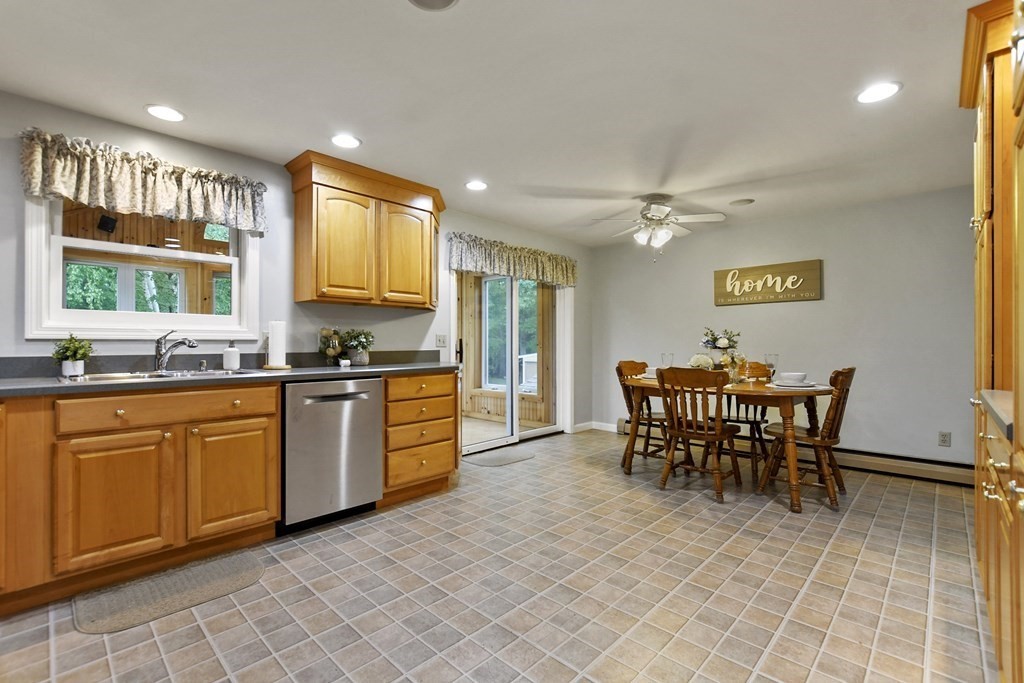 570 Mammoth Road Londonderry, NH 03053 - Photo 8 of 42 Gallery Image 8