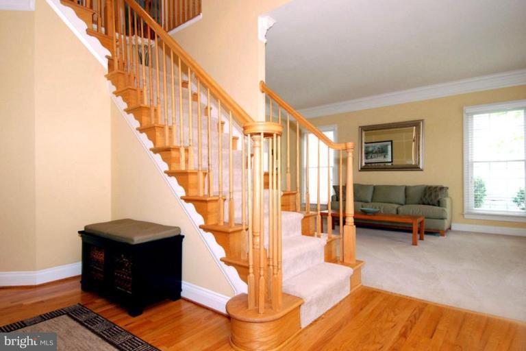 544 Coover Road Annapolis, MD 21401 - Photo 22 of 30 Staircase