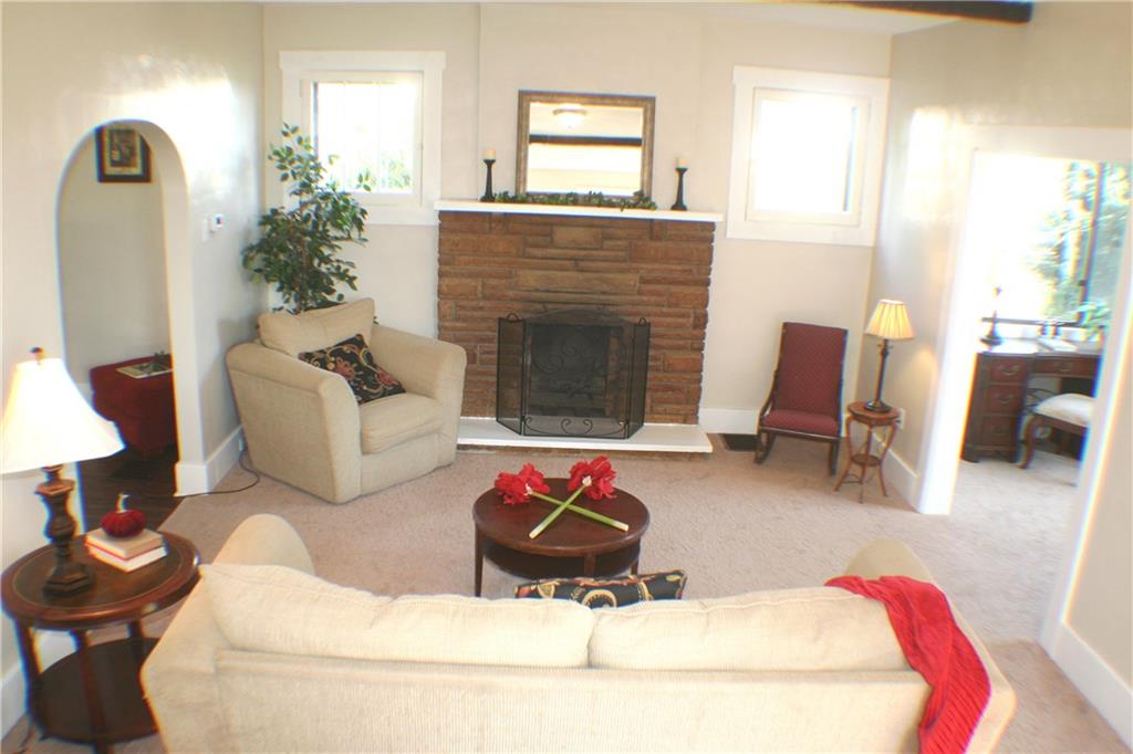 517 Elizabeth Avenue McKees Rocks, PA 15136 - Photo 3 of 25 Gallery Image 3