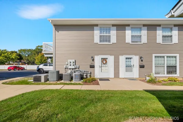 $1,750 | 1441 Woodcutter Lane, Unit D, Wheaton, IL 60189
