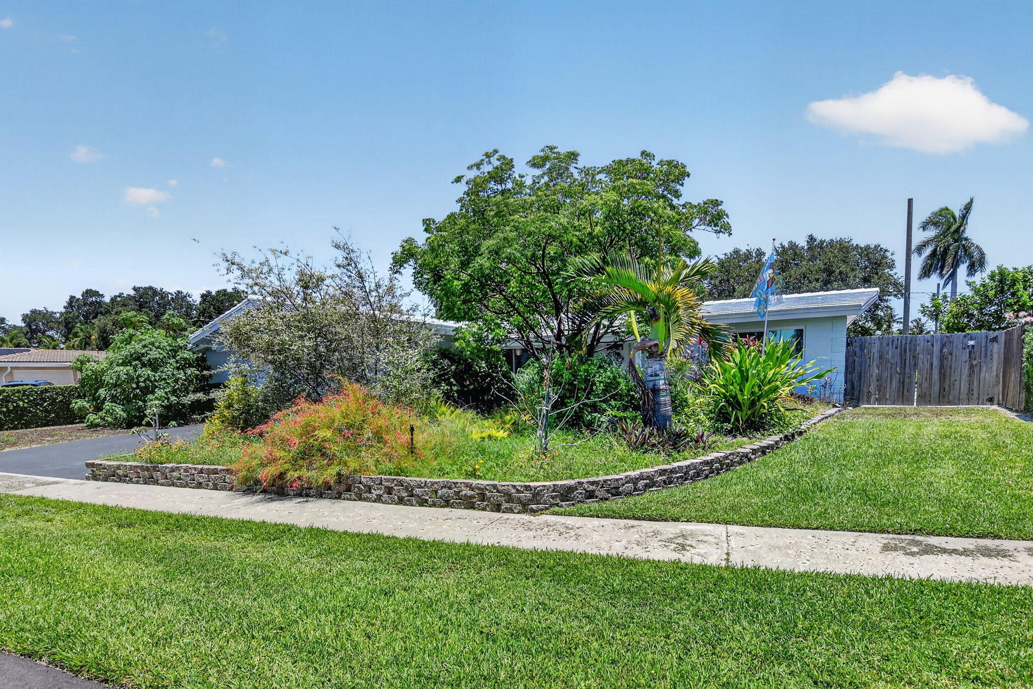 807 Southwest 3rd Street Boca Raton, FL 33486 - Photo 2 of 49 2-web-or-mls-DSC_99999 (313)