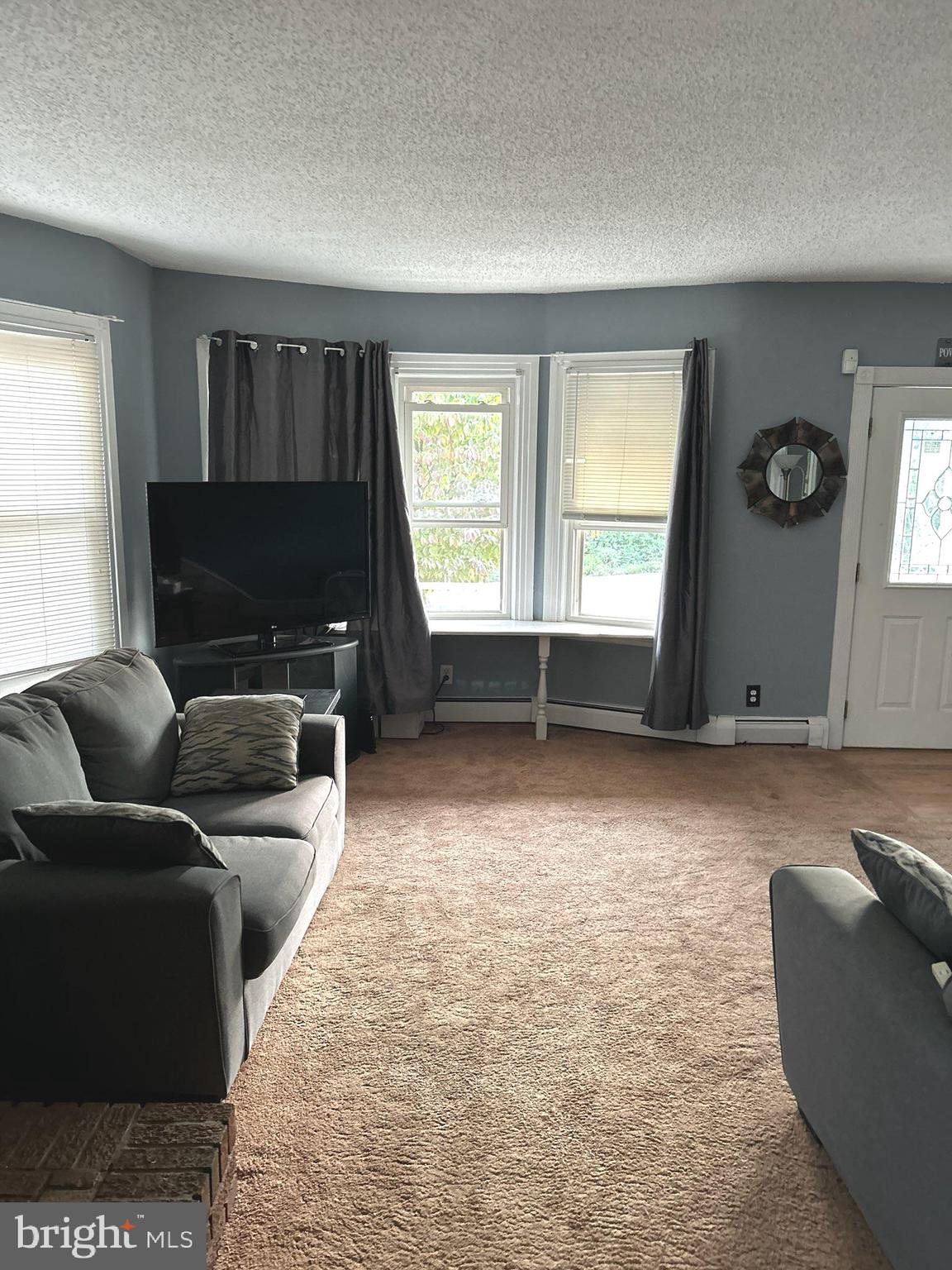 1439 Blueball Avenue Linwood, PA 19061 - Photo 4 of 19 Living Room