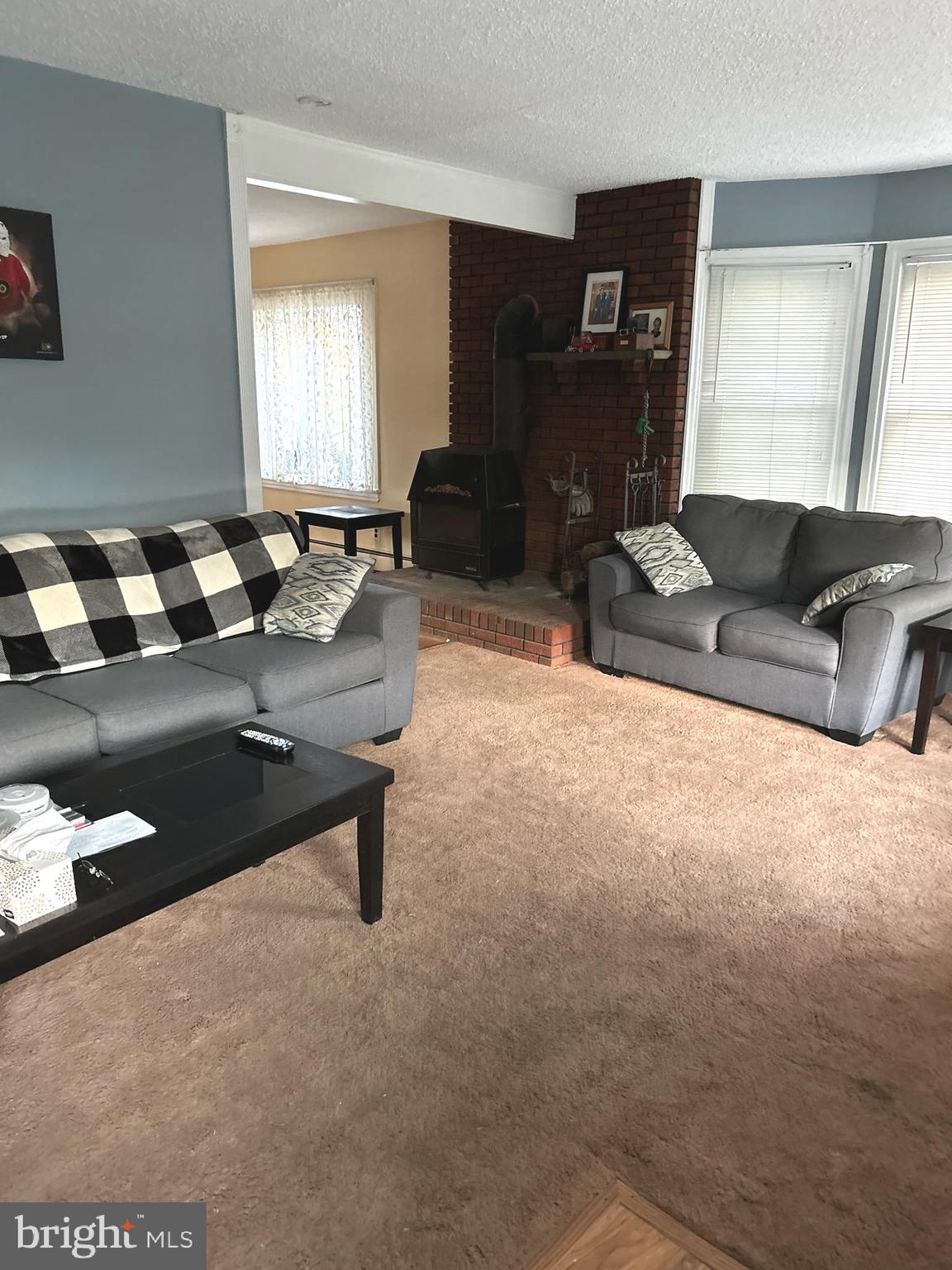 1439 Blueball Avenue Linwood, PA 19061 - Photo 5 of 19 Living Room