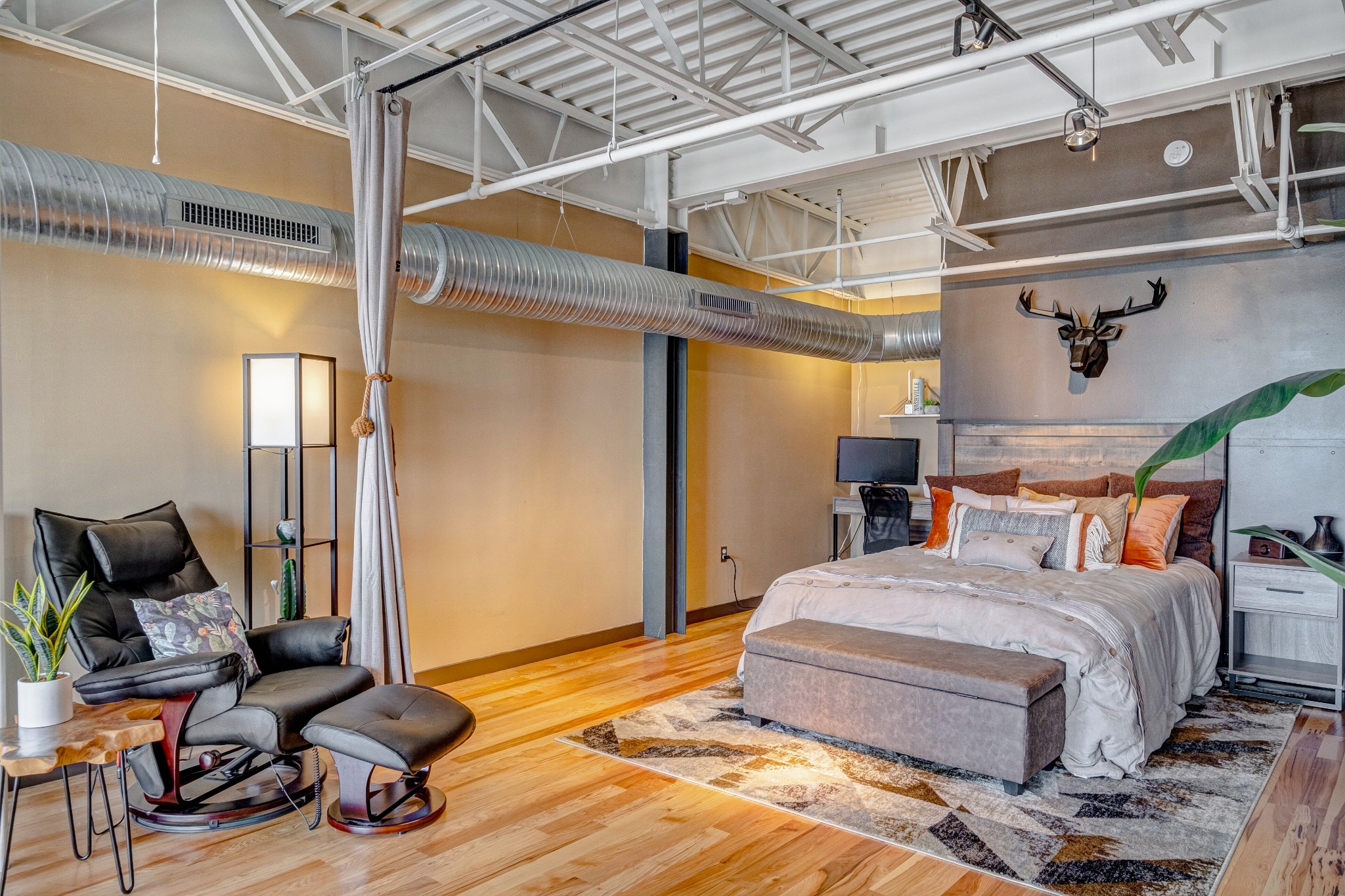 1400 Rosa L Parks Boulevard, Unit 320 Nashville, TN 37208 - Photo 22 of 34 a bedroom with a bed and wooden floor