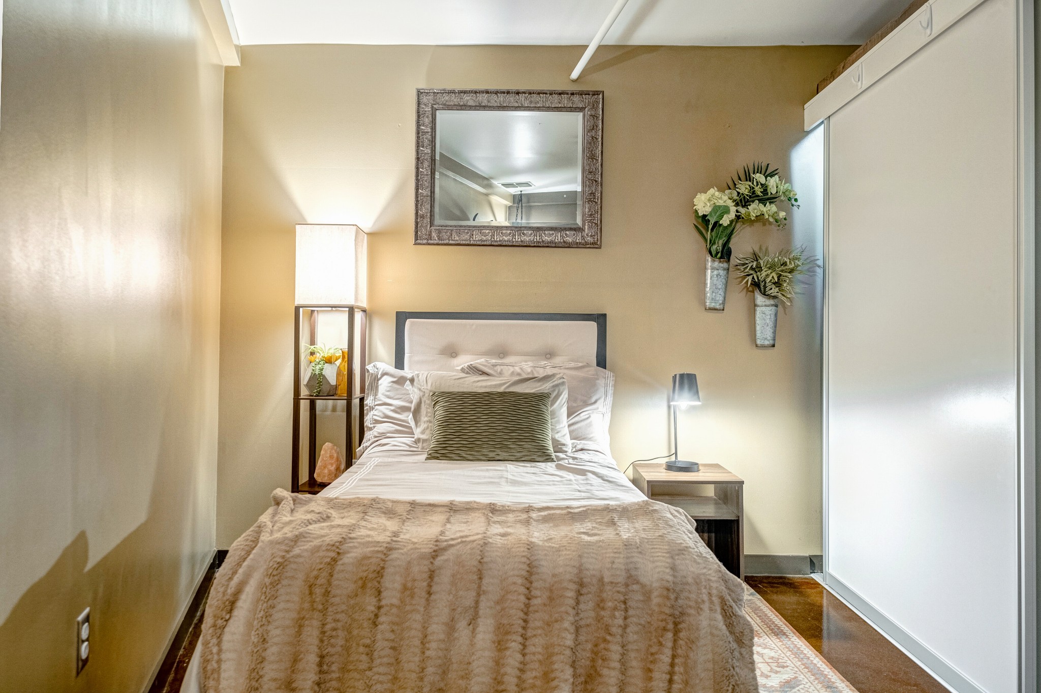 1400 Rosa L Parks Boulevard, Unit 320 Nashville, TN 37208 - Photo 9 of 34 a bedroom with a bed and a painting on the wall