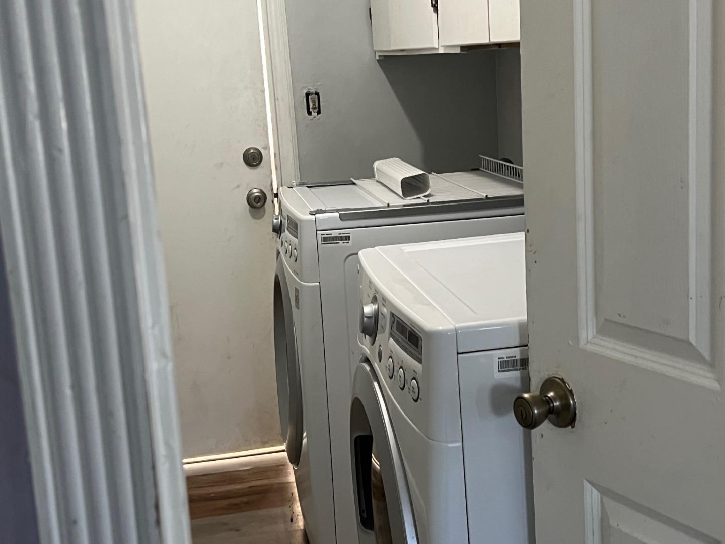 334 Hull Avenue San Jose, CA 95125 - Photo 10 of 12 a bathroom with a sink and mirror