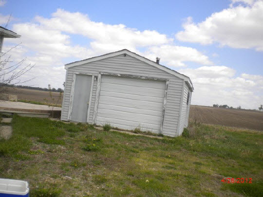 1212 Fisk Road Compton, IL 61318 - Photo 8 of 10 a view of a backyard of the house