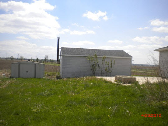 1212 Fisk Road Compton, IL 61318 - Photo 9 of 10 a backyard of a house