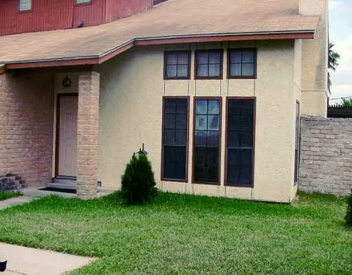 a view of a house with yard