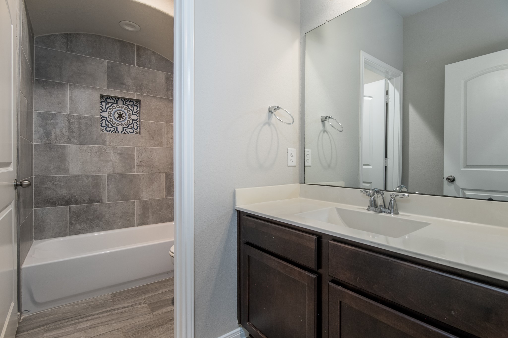 3211 Discovery Lane Conroe, TX 77301 - Photo 16 of 22 Secondary bathroom