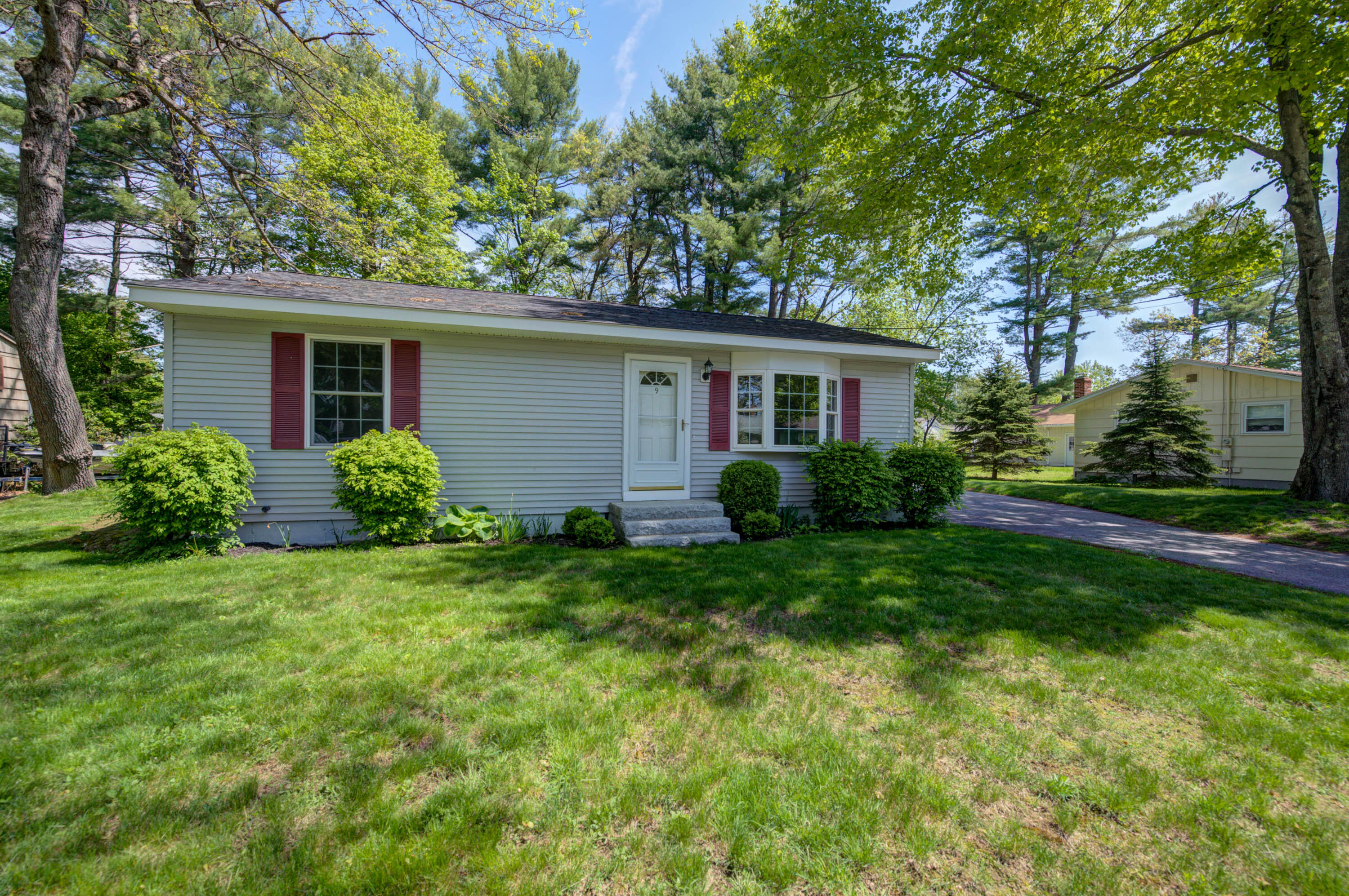 9 Oak Lane Windham, ME 04062 - Photo 2 of 31 pic-2