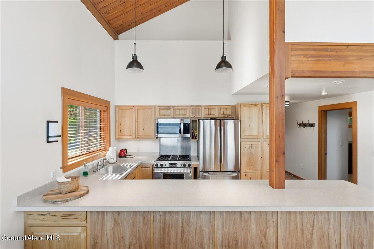 20246 East Cape Horn Road Bayview, ID 83803 - Photo 24 of 104 Kitchen and Bar