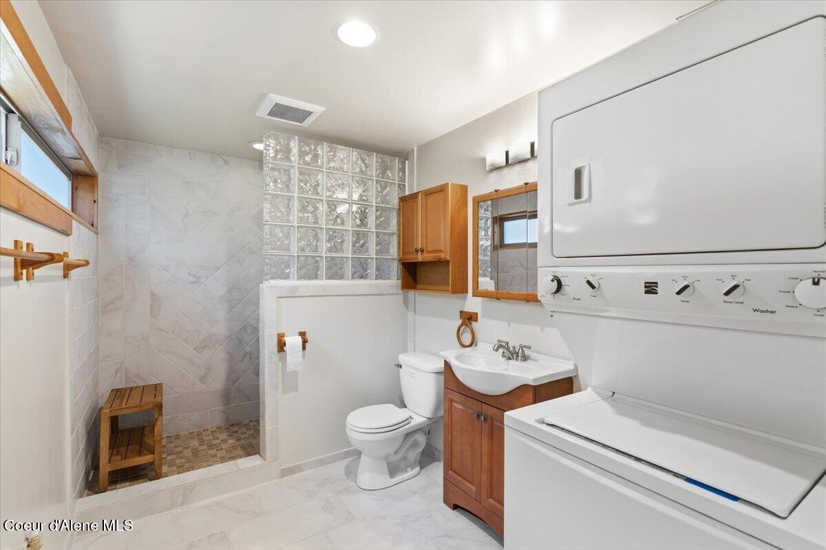 20246 East Cape Horn Road Bayview, ID 83803 - Photo 60 of 104 Large Full Bath