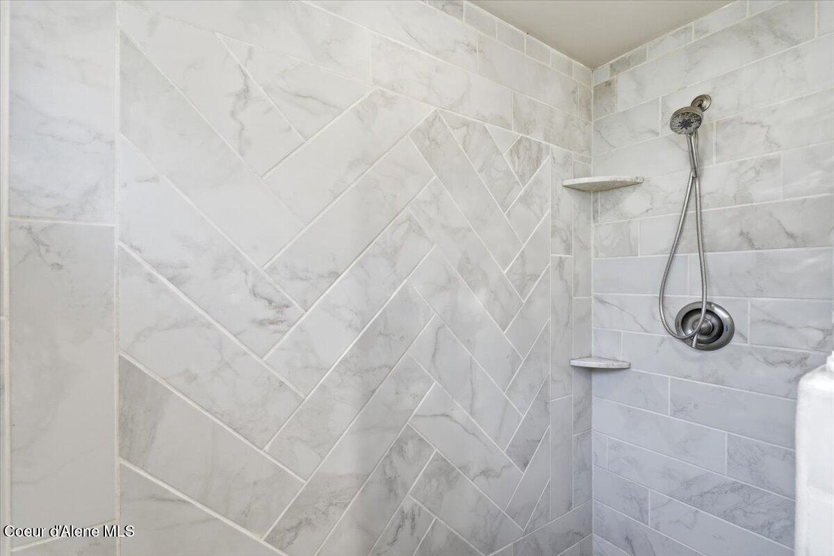 20246 East Cape Horn Road Bayview, ID 83803 - Photo 61 of 104 Tiled Shower