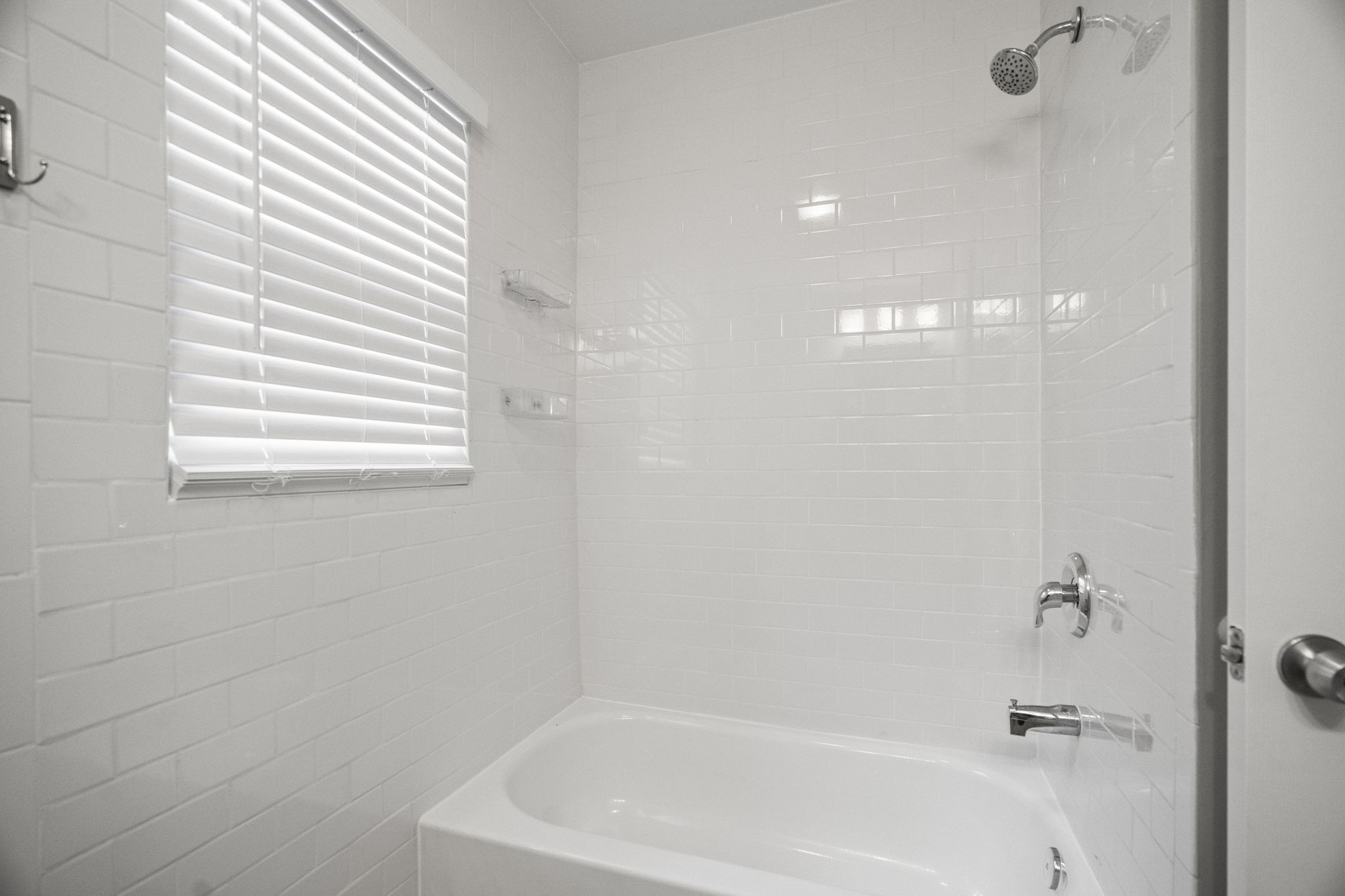 202 Cherokee Road Nashville, TN 37205 - Photo 18 of 35 a bathroom with a bathtub
