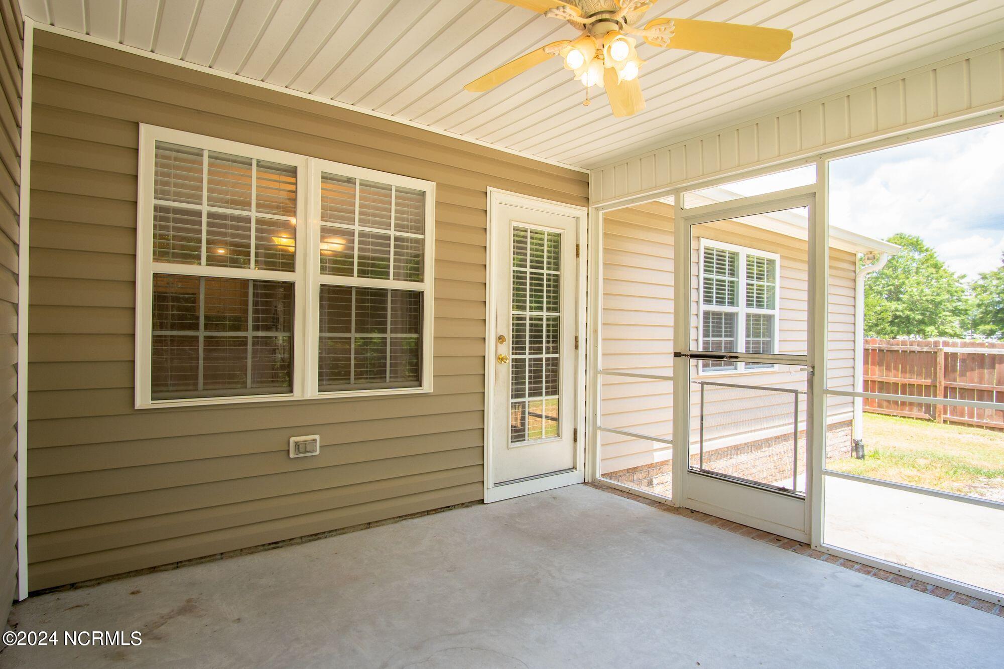 401 Conner Grant Road New Bern, NC 28562 - Photo 21 of 25 Screened Porch