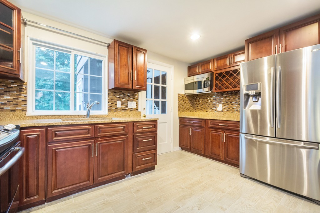 59 Strafford Road Westwood, MA 02090 - Photo 5 of 28 Gallery Image 5