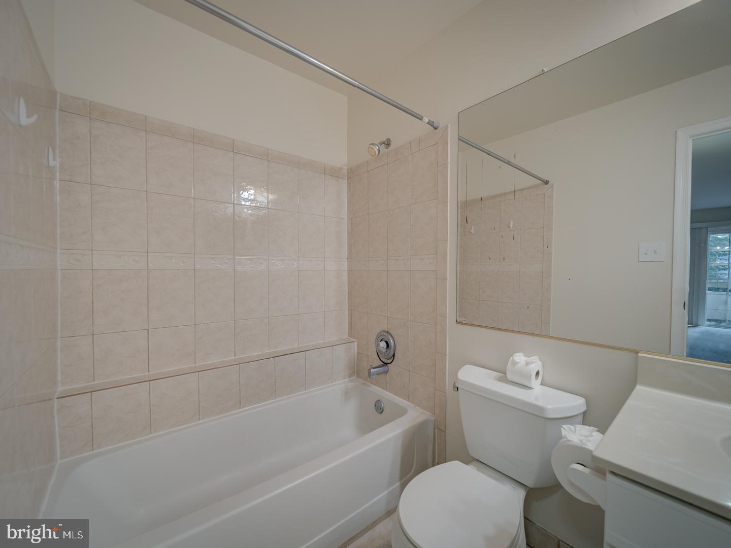2233 Lovedale Lane, Unit I Reston, VA 20191 - Photo 35 of 56 Primary Suite Full Bath