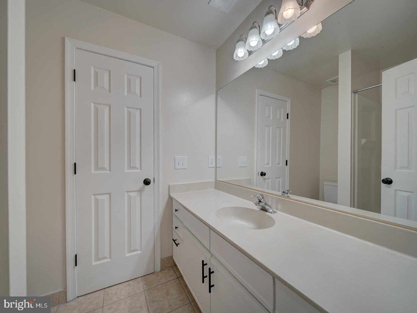 2233 Lovedale Lane, Unit I Reston, VA 20191 - Photo 45 of 56 Hallway Full Bathroom Leading to 2nd Bedroom