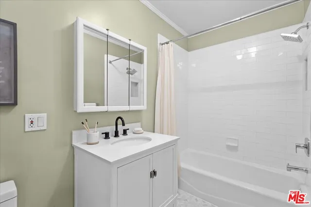 a view of yard from balcony