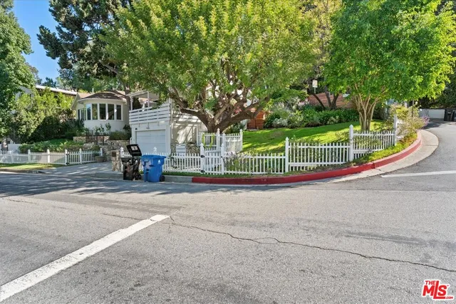 $5,995 | 4104 Saugus Avenue, Sherman Oaks, CA 91403