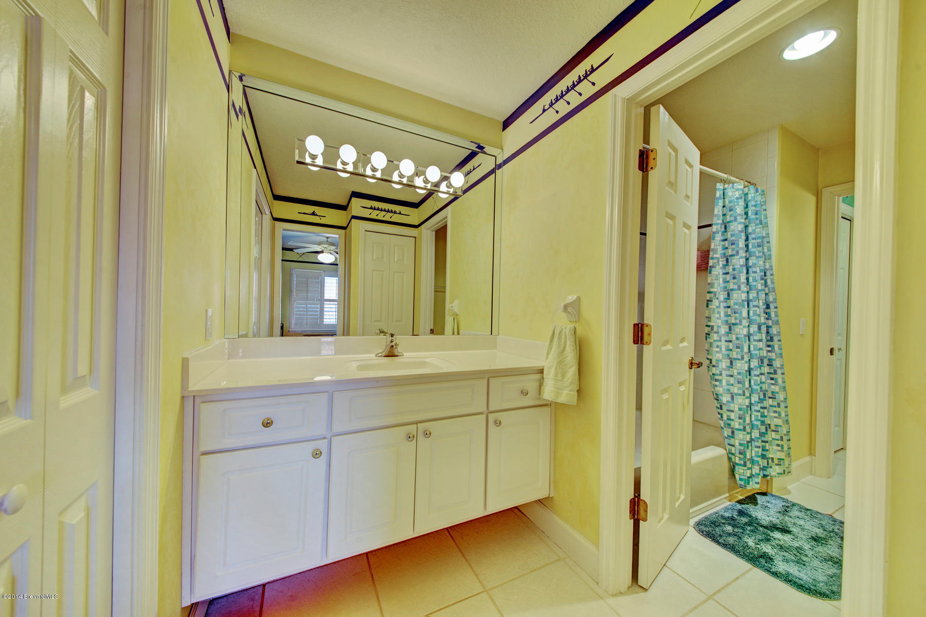 4230 Stoney Point Road, Unit SUNTREE Melbourne, FL 32940 - Photo 38 of 40 Jack-n-Jill Bathroom