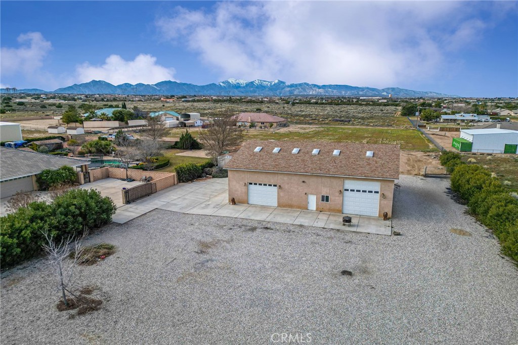 7172 Jargon Road Hesperia, CA 92344 - Photo 53 of 75 a view of a terrace with a garden and mountain view