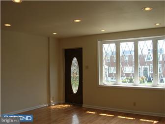 8045 Temple Road Philadelphia, PA 19150 - Photo 3 of 12 Living Room