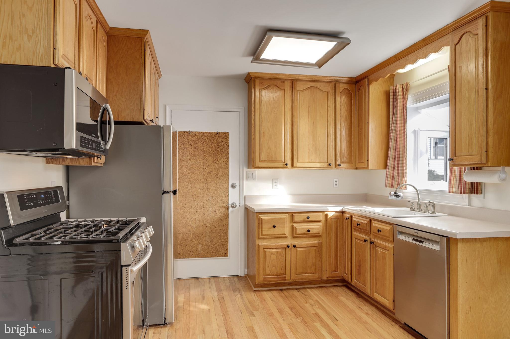 5303 Rymney Lane Burke, VA 22015 - Photo 12 of 49 Gallery Image 12