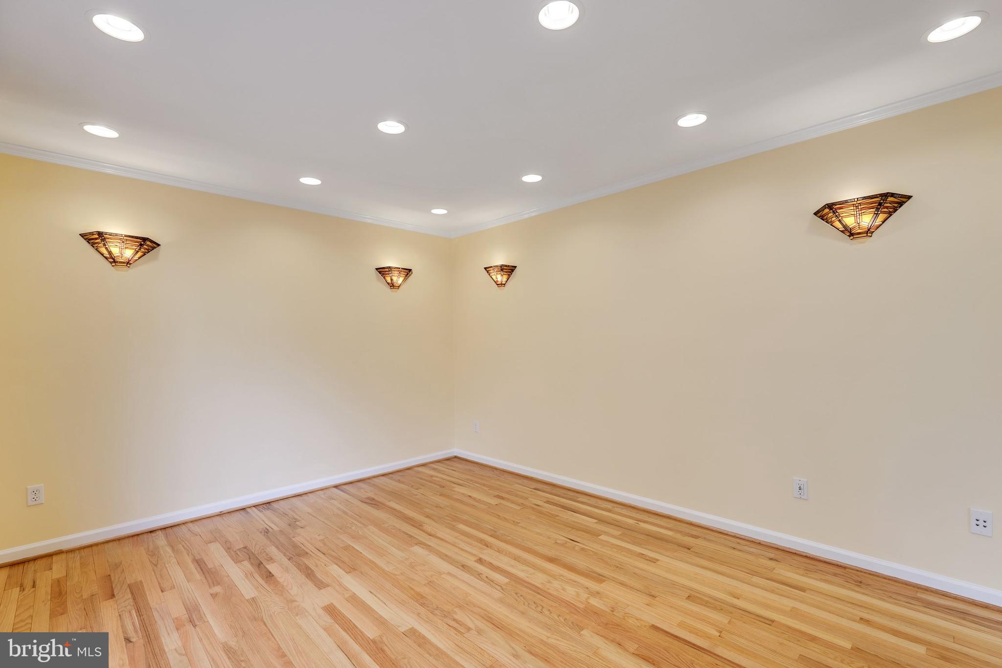 5303 Rymney Lane Burke, VA 22015 - Photo 17 of 49 Gallery Image 17