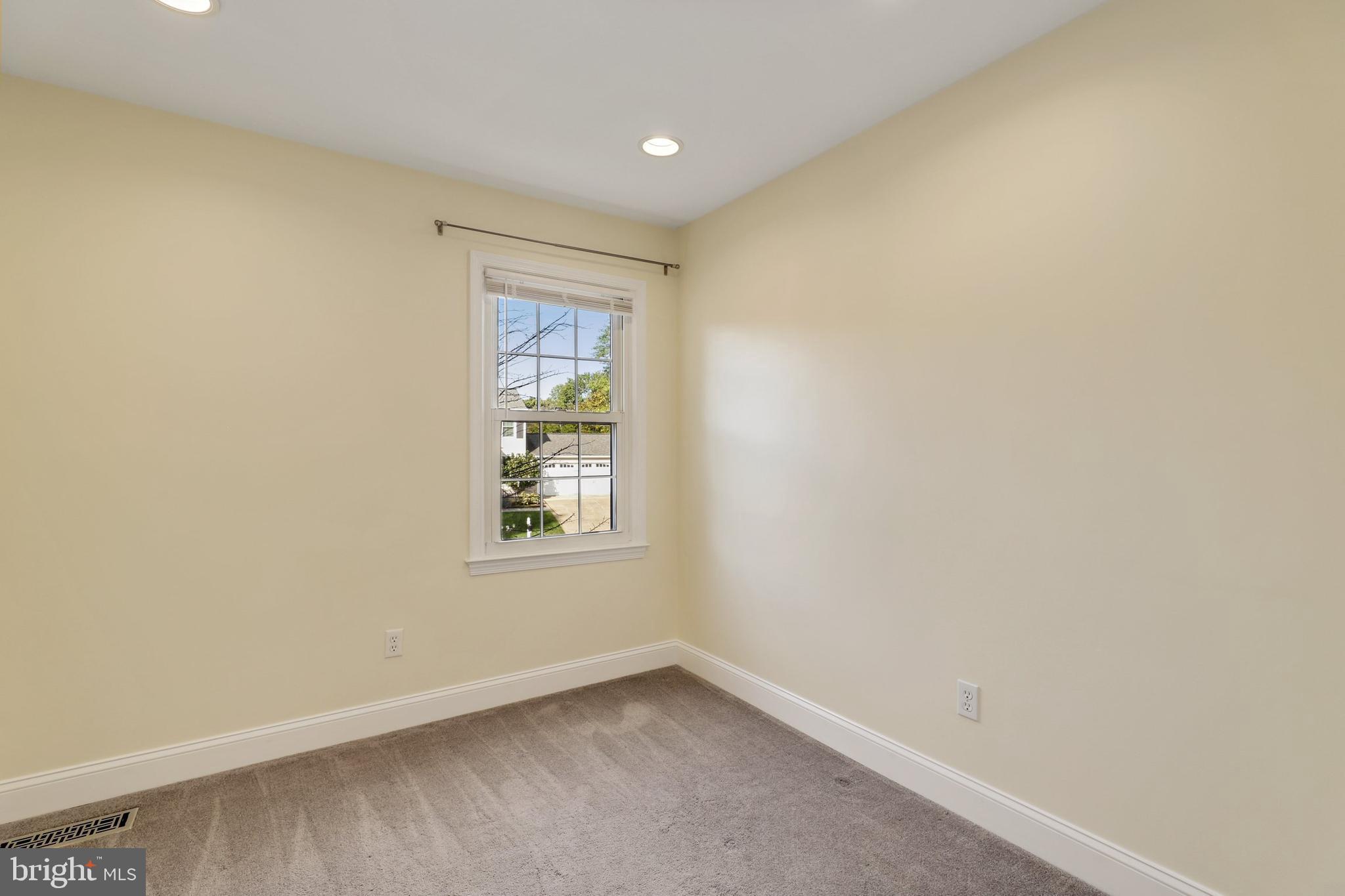 5303 Rymney Lane Burke, VA 22015 - Photo 32 of 49 Gallery Image 32