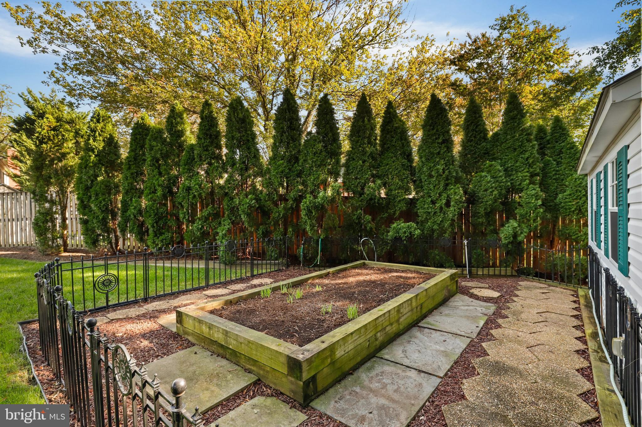 5303 Rymney Lane Burke, VA 22015 - Photo 40 of 49 Gallery Image 40