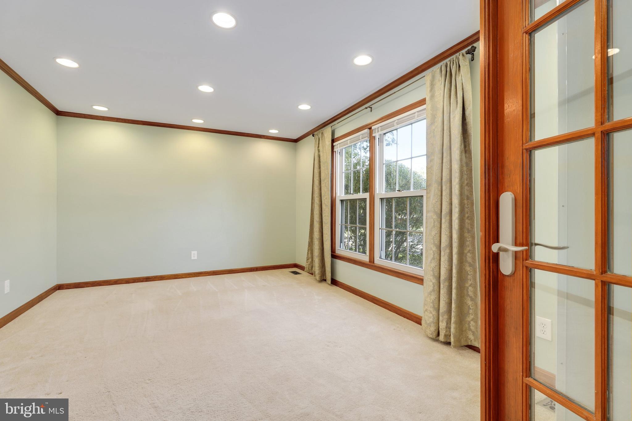 5303 Rymney Lane Burke, VA 22015 - Photo 7 of 49 Gallery Image 7