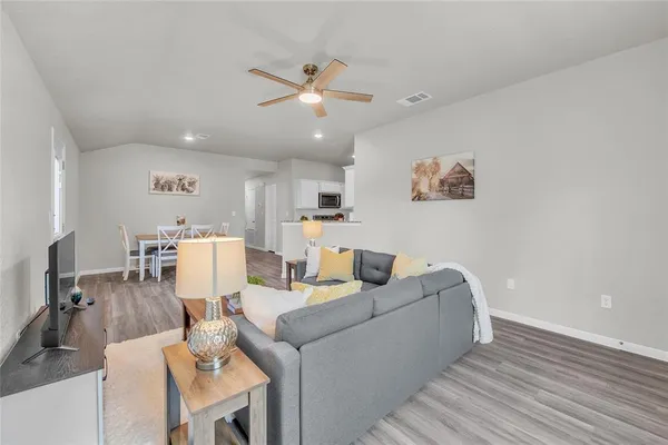 $1,900 | 502 South Mary Jo Drive, Harker Heights, TX 76548