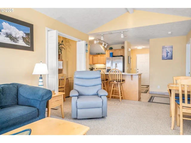 $535,000 | 1113 Highway 101, Unit 9, Depoe Bay, OR 97341