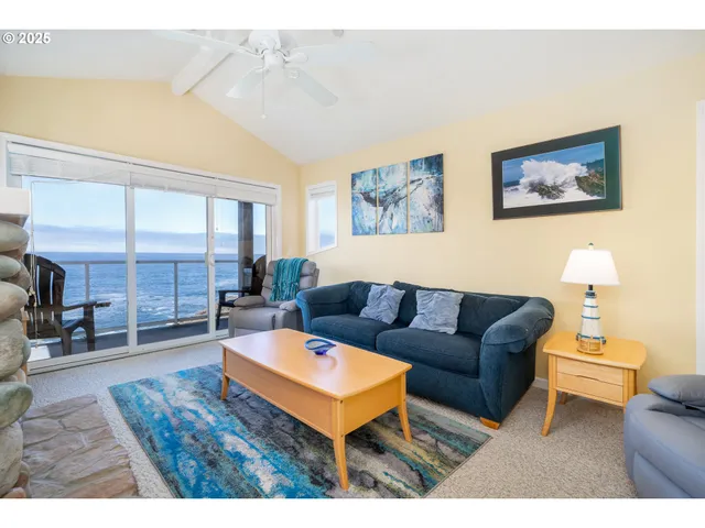 $535,000 | 1113 Highway 101, Unit 9, Depoe Bay, OR 97341