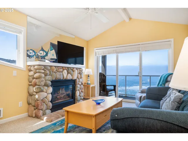 $535,000 | 1113 Highway 101, Unit 9, Depoe Bay, OR 97341