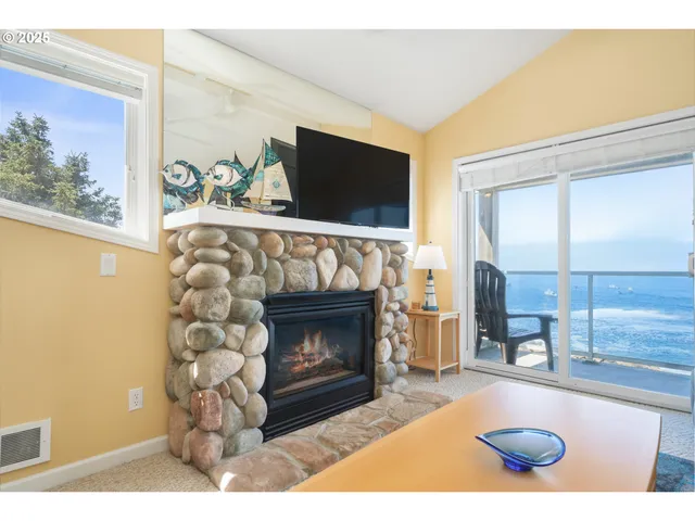 $535,000 | 1113 Highway 101, Unit 9, Depoe Bay, OR 97341