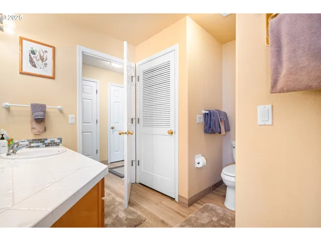 $535,000 | 1113 Highway 101, Unit 9, Depoe Bay, OR 97341