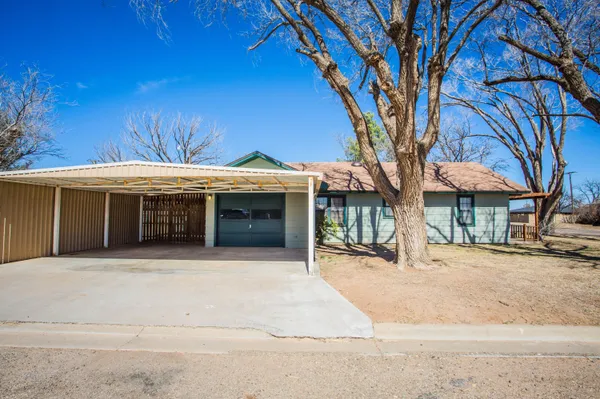 $185,000 | 312 Ave D, Olton, TX 79064