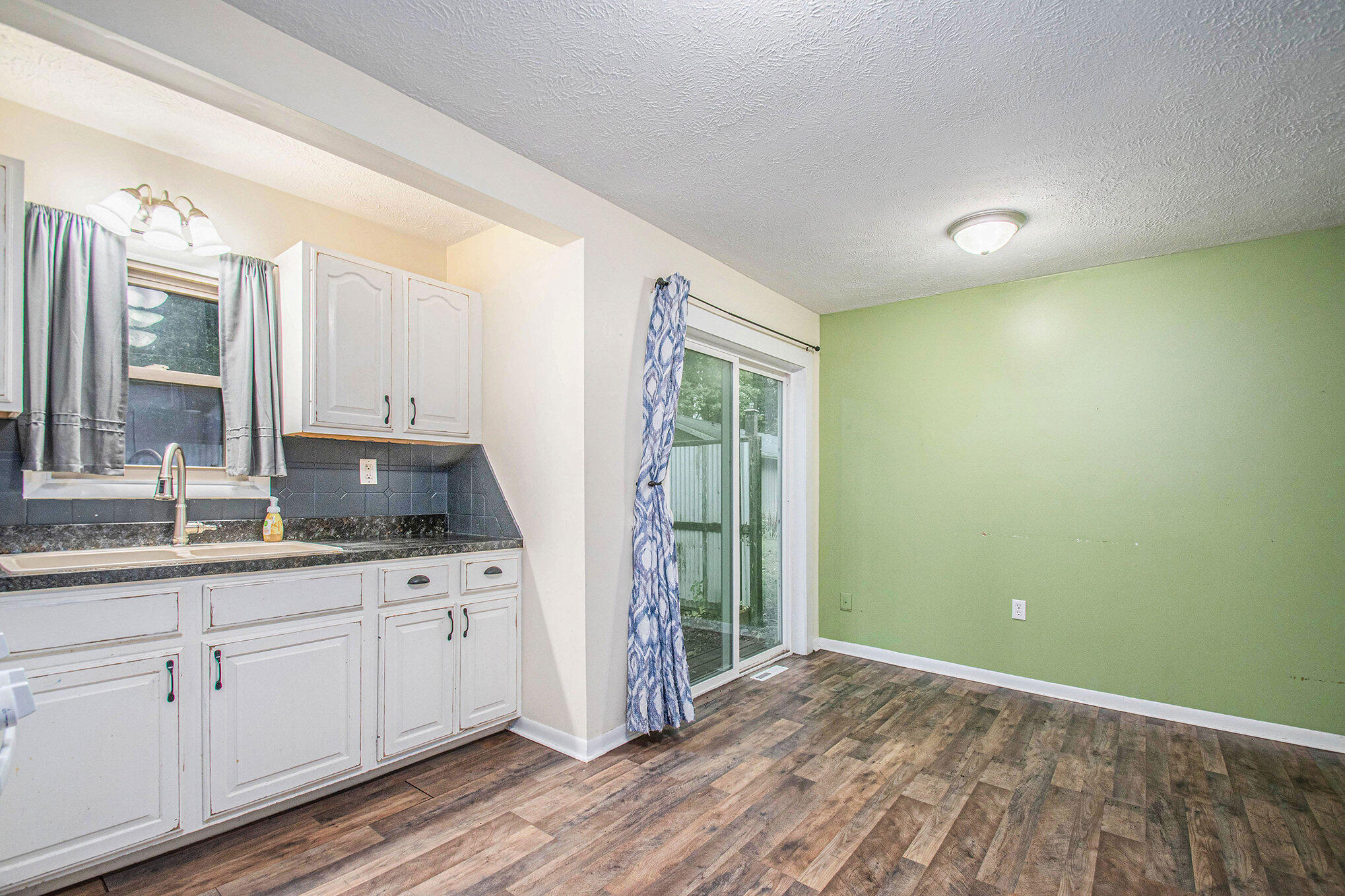 225 Holton Road La Porte, IN 46350 - Photo 3 of 15 2038x1359