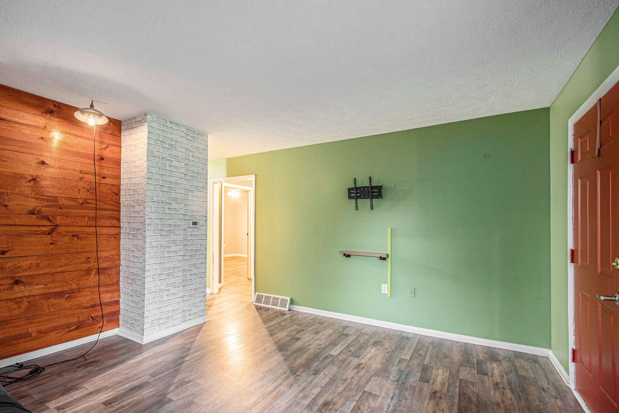 225 Holton Road La Porte, IN 46350 - Photo 5 of 15 2038x1359